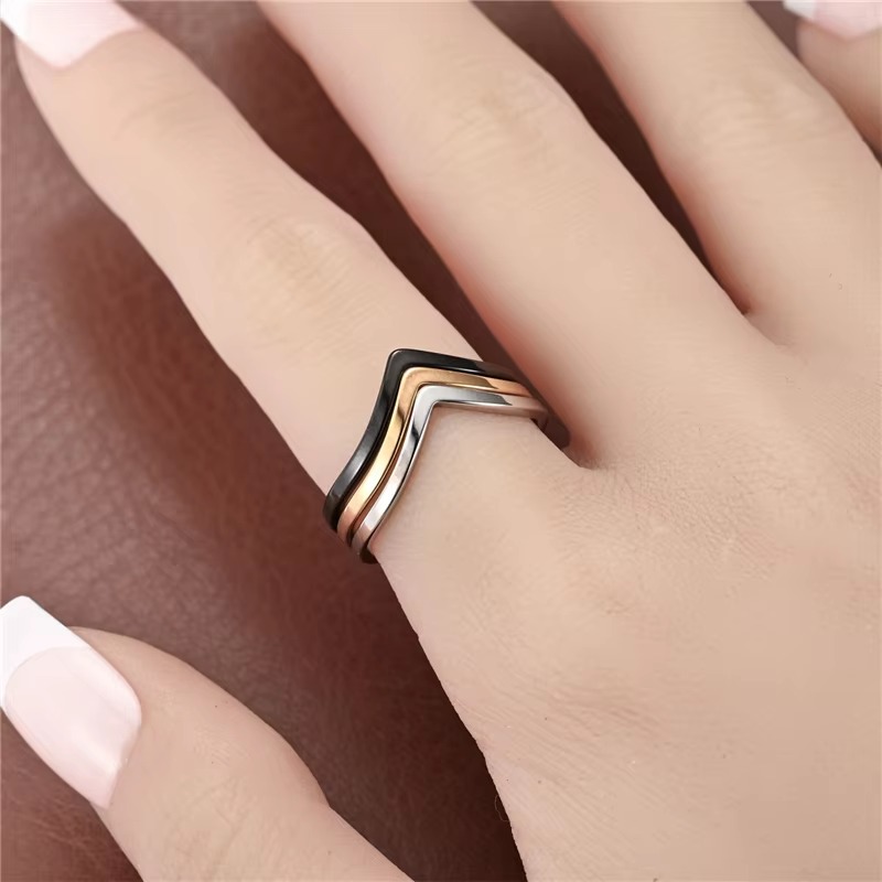 Minimalist Ring Stackable - Минималистичное кольцо V-образной формы с нерегулярным