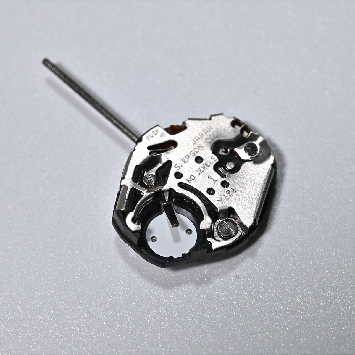 Кварцевый механизм Y121 Epson  – обзор и цена Jewels In Quartz Watches