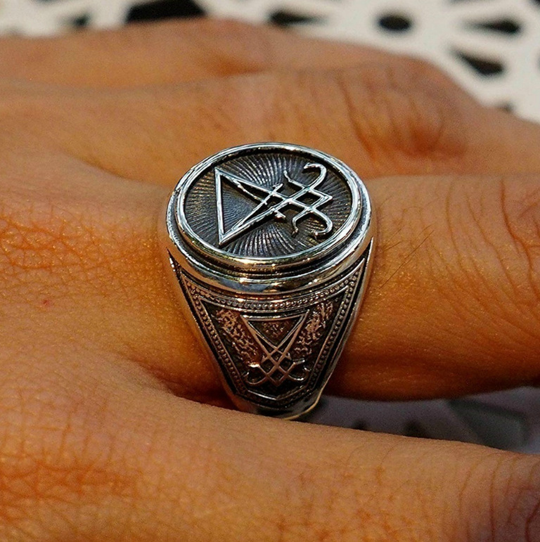 Винтажное готическое кольцо с  – обзор и цена Mens Signet Ring